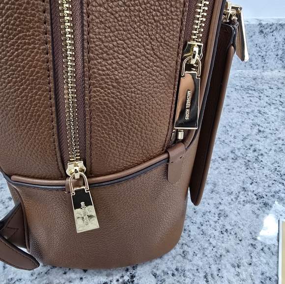 LIKE NEW! Michael Kors Medium Backpack - Picture 5 of 8